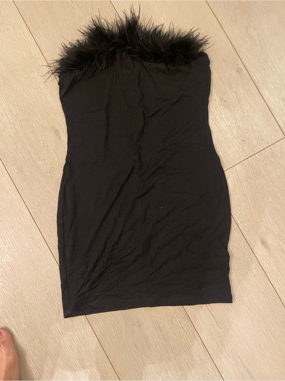 SHEIN Black Strapless Bodycon Dress with Faux Fur Trim